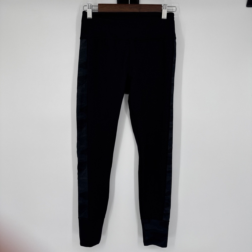 Vuori Asymmetric Color Block Leggings Black Camo Womens Small Yoga Hiking Gym